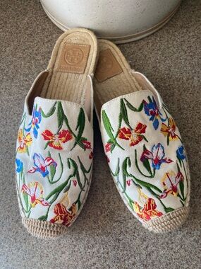 Tory Burch Max Ivory Painted Iris Embroidered Espadrille Slide